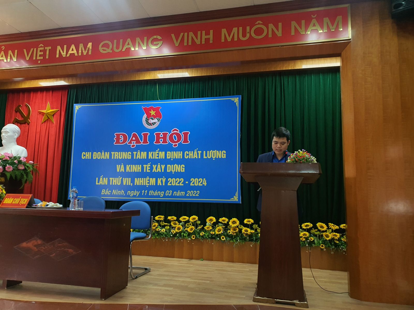 Đồng chí Trịnh Đình Chung – Bí thư Chi đoàn phát biểu tại Đại hộ Đoàn thanh niên Chi đoàn Trung tâm khóa VII