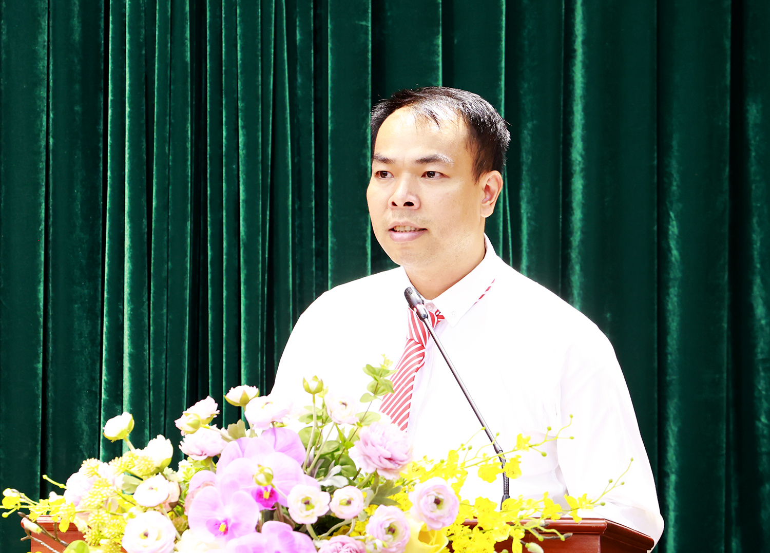 Bắc Ninh: Trao quyết định biệt phái cho 32 viên chức về UBND các xã, phường công tác